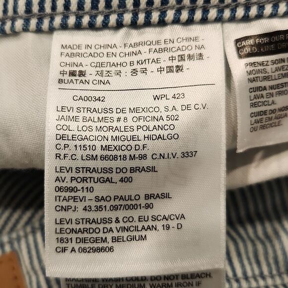 Blue and white striped Levi's capris - Picture 5 of 11